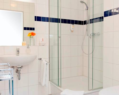 Hotel Badezimmer mit Dusche