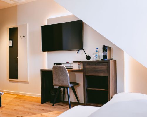 Thoughtfully equipped with a desk, TV, coffee machine and storage for a comfortable stay